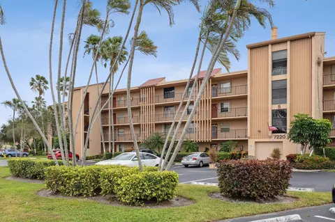 7220 Lake Cir #403, Margate, FL 33063
