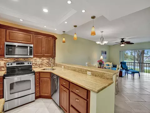 7500 NW 1st St #202, Margate, FL 33063