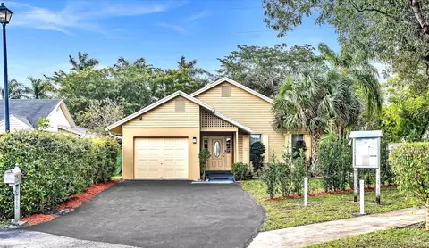 9990 NW 44th Ct, Sunrise, FL 33351