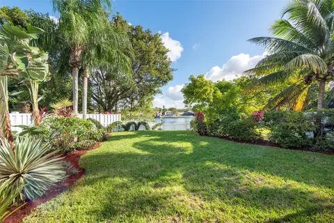 9952 NW 2nd Ct, Plantation, FL 33324
