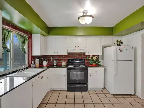 6660 SW 6th St, Margate, FL 33068 photo 9