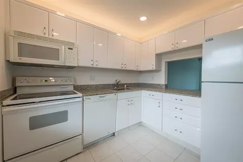 21 Abbey Ln #208, Delray Beach, FL 33446