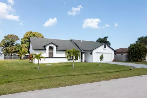 2442 SE University Ter, Port Saint Lucie, FL 34952