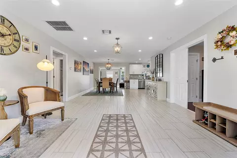 260 SE 8th St, Pompano Beach, FL 33060