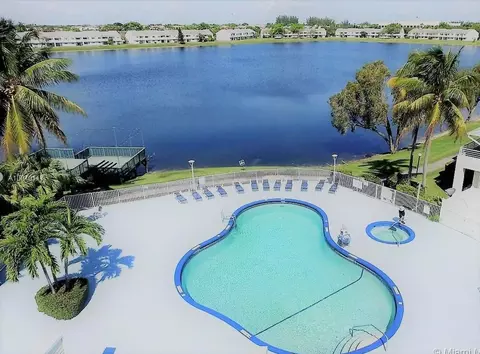3453 NW 44th St #101, Lauderdale Lakes, FL 33309