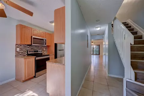 9881 Riverside Dr #10-10, Coral Springs, FL 33071