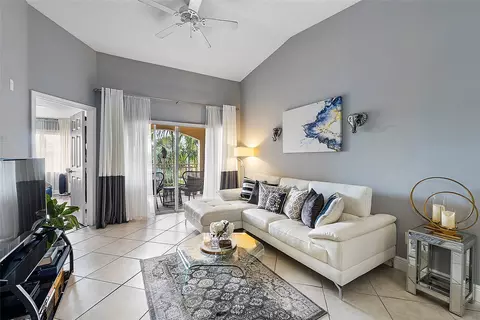 9640 NW 2nd St #5-305, Pembroke Pines, FL 33024