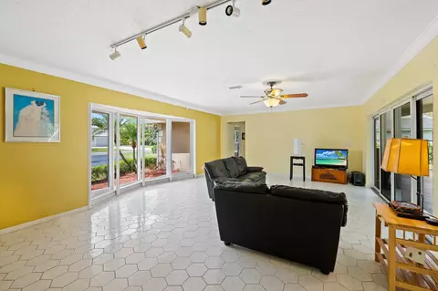 3075 Estates Dr, Pompano Beach, FL 33069 photo 10