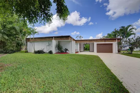 4911 Bayberry Ln, Tamarac, FL 33319