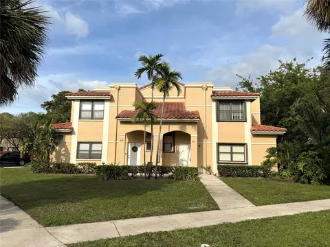 525 Racquet Club Rd #47, Weston, FL 33326