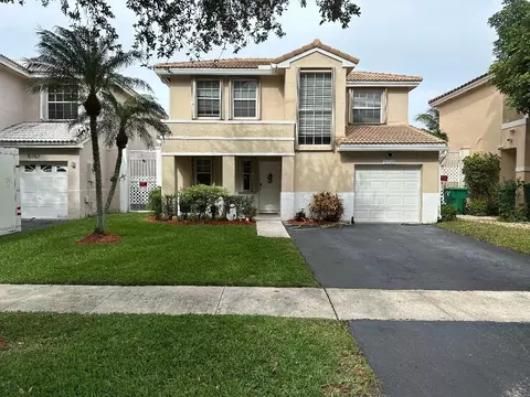 10765 S Saratoga Dr, Hollywood, FL 33026