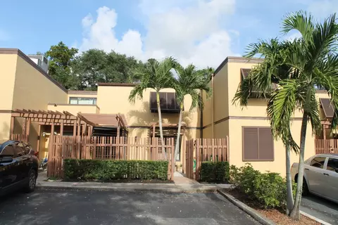 1521 E Golfview Dr #1521, Pembroke Pines, FL 33026