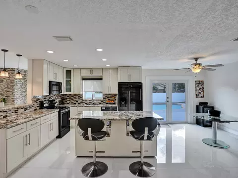 11300 NW 22nd St, Plantation, FL 33323