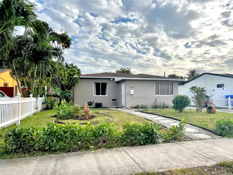 2506 Dewey St, Hollywood, FL 33020