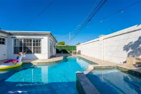 251 NE 49th St, Oakland Park, FL 33334