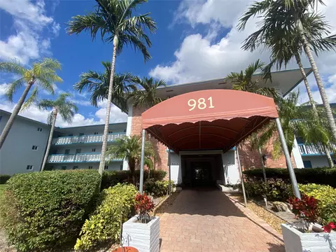 981 Hillcrest Ct #305, Hollywood, FL 33021
