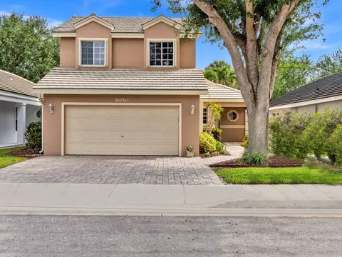 9050 N Lake Park Cir, Davie, FL 33328