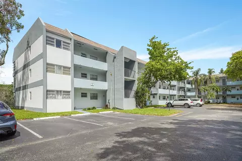 8341 Sands Point Blvd #202B, Tamarac, FL 33321