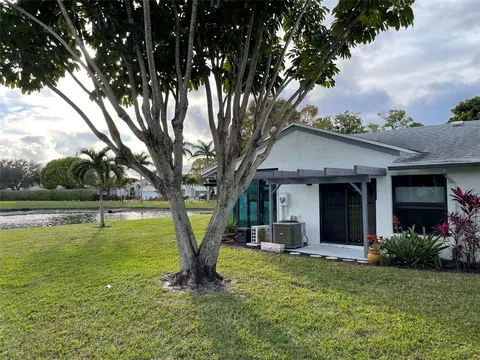 6114 Woodlake Blvd #6114, Greenacres, FL 33463