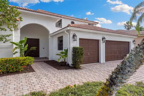 2530 Montclaire Cir, Weston, FL 33327