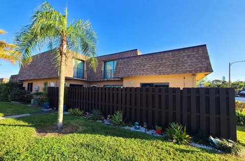 902 Waterview Dr #902, Palm Springs, FL 33461
