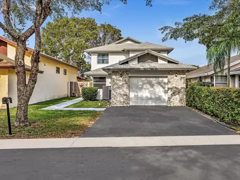 574 Lakeside Cir, Sunrise, FL 33326
