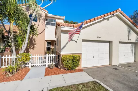 8247 NW 70th St, Tamarac, FL 33321