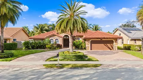 9777 N Springs Way, Coral Springs, FL 33076