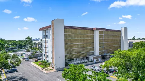 3050 NE 16th Ave #204, Oakland Park, FL 33334