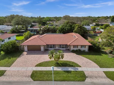 621 NW 73rd Ave, Plantation, FL 33317