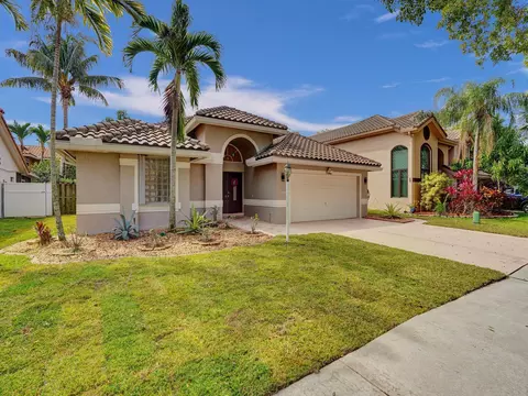 11042 Topeka Pl, Hollywood, FL 33026