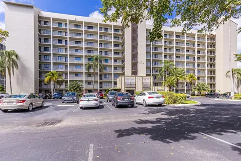 2112 S Cypress Bend Dr #703, Pompano Beach, FL 33069