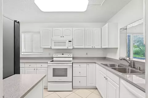 2805 SW 22nd Ave #108, Delray Beach, FL 33445
