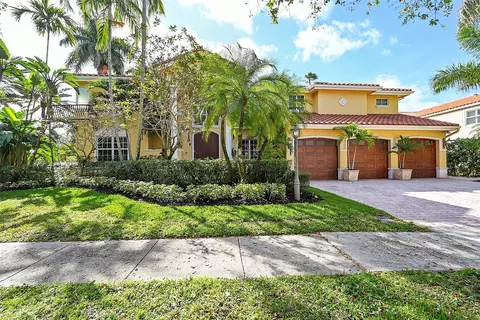 10840 Santa Fe Dr, Hollywood, FL 33026
