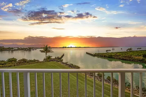 4 Harbour Isle Dr #305, Fort Pierce, FL 34949