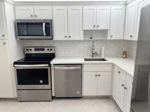 2801 N Palm Aire Dr #107, Pompano Beach, FL 33069