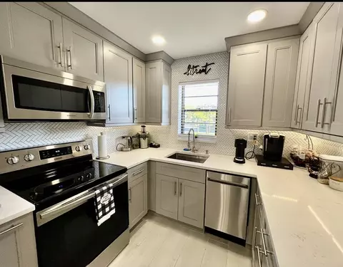 9235 SW 8th St #207, Boca Raton, FL 33428