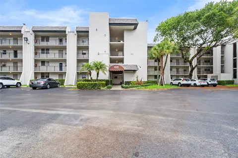9325 Lagoon Pl #404, Davie, FL 33324