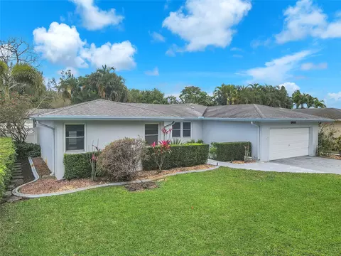 8011 SW 30th St, Davie, FL 33328