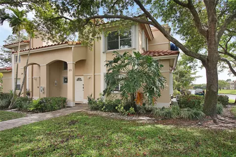 561 Racquet Club Rd #23, Weston, FL 33326