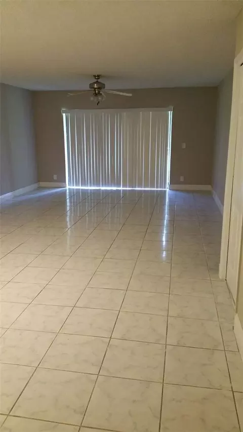 7711 Hope St, Hollywood, FL 33024
