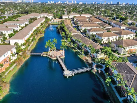 717 SW 2nd Dr, Pompano Beach, FL 33060