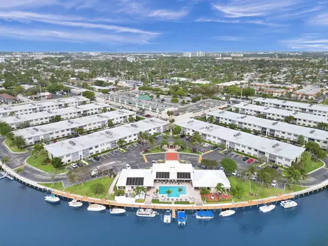 170 Cypress Club Dr #704, Pompano Beach, FL 33060