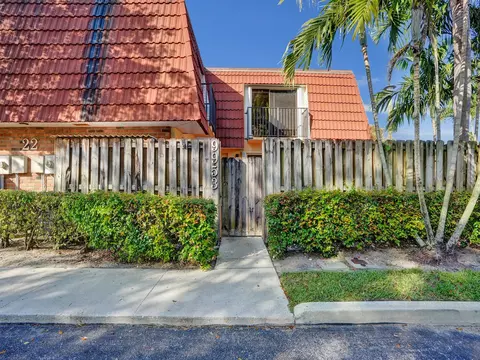 9953 NW 6th Ct, Plantation, FL 33324