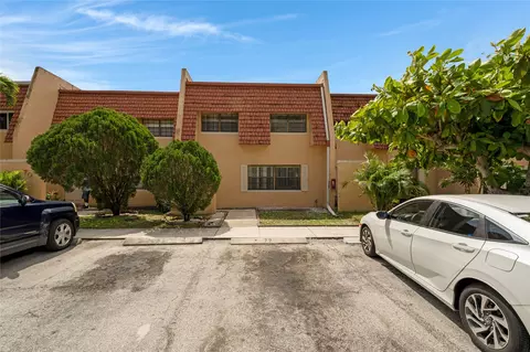 72 Pleasant Hill Ln, Tamarac, FL 33319