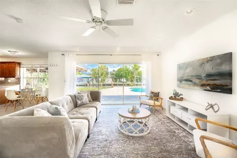 260 SE 3rd Ave, Pompano Beach, FL 33060 photo 3