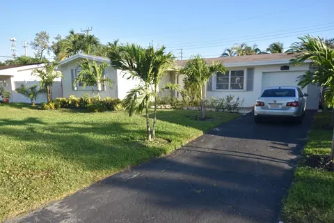 8120 NW 10th St, Pembroke Pines, FL 33024