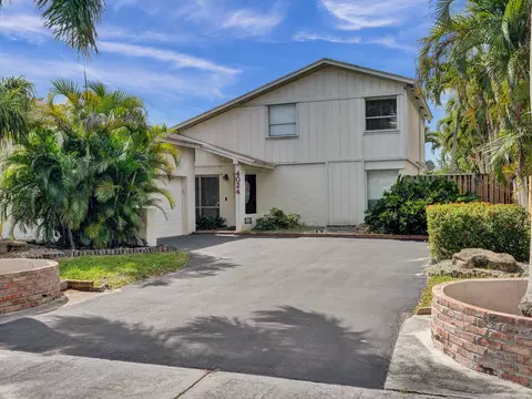 4024 NW 1st Pl, Deerfield Beach, FL 33442