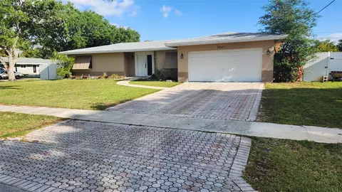 7341 NW 11th St, Plantation, FL 33313