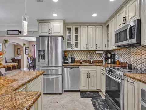 717 E River Dr, Margate, FL 33063 photo 12